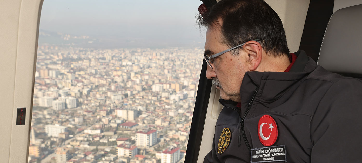 Bakan Dönmez, depremlerden etkilenen Osmaniye’yi havadan inceledi