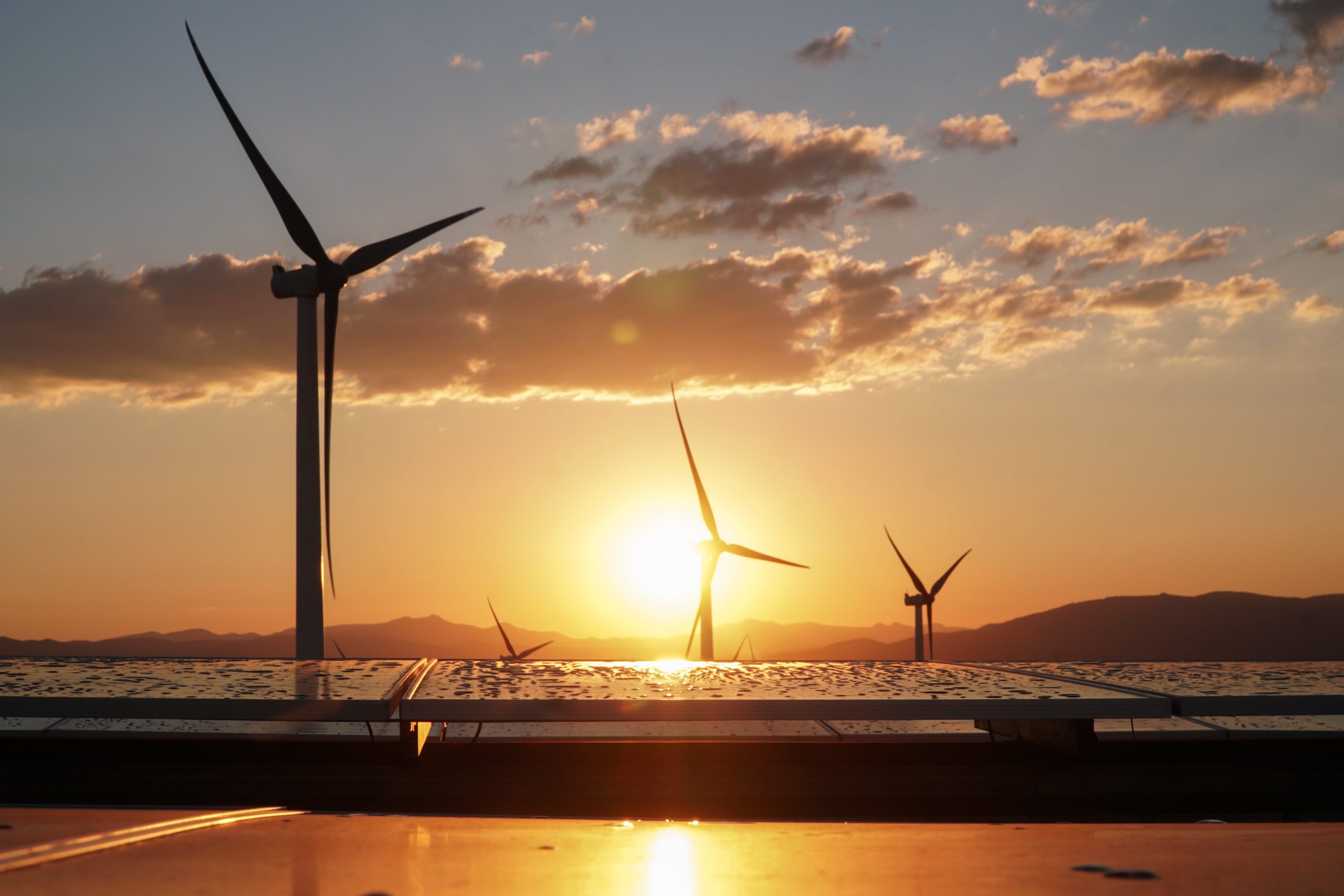 Rüzgar ve güneşin küresel elektrik üretimindeki payı 2022’de yüzde 12 ile rekor kırdı