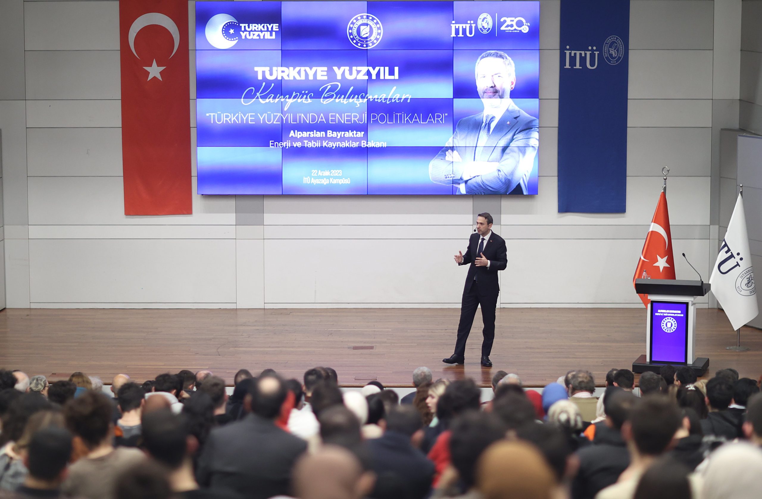 Enerji ve Tabii Kaynaklar Bakanı Bayraktar, İstanbul’da ziyaretlerde bulundu