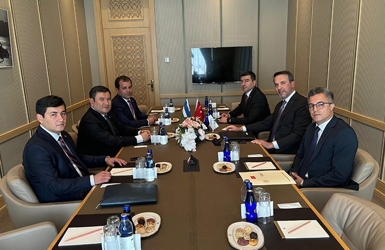 Enerji ve Tabii Kaynaklar Bakanı Alparslan Bayraktar, Özbek mevkidaşlarıyla görüştü