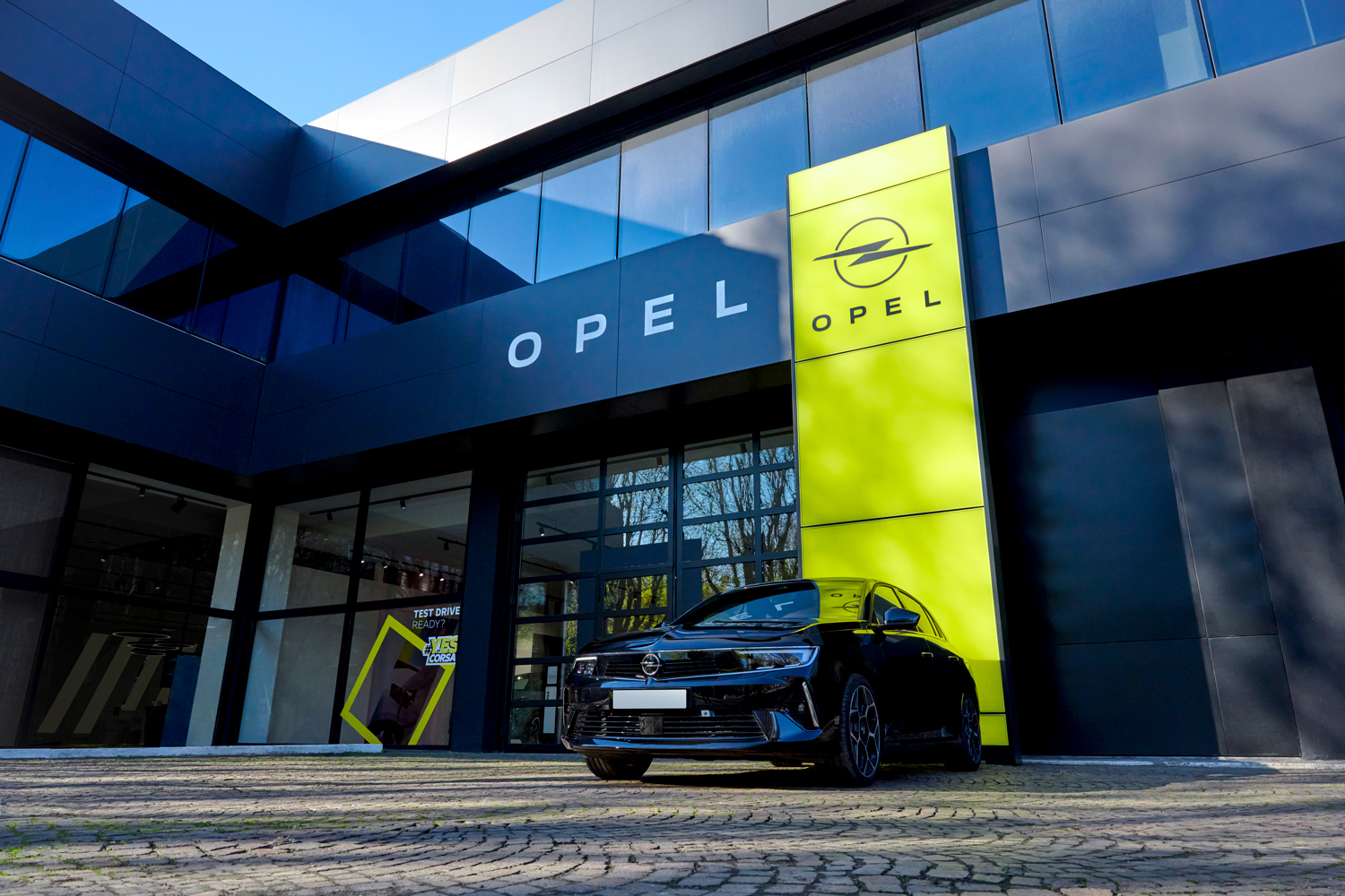 Opel, yeni showroom konsepti ile müşteri deneyimini farklı bir boyuta taşıyor