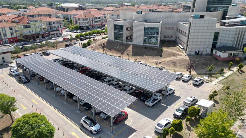 Karasu Devlet Hastanesinin elektrik ihtiyacı güneş enerjisinden karşılanıyor