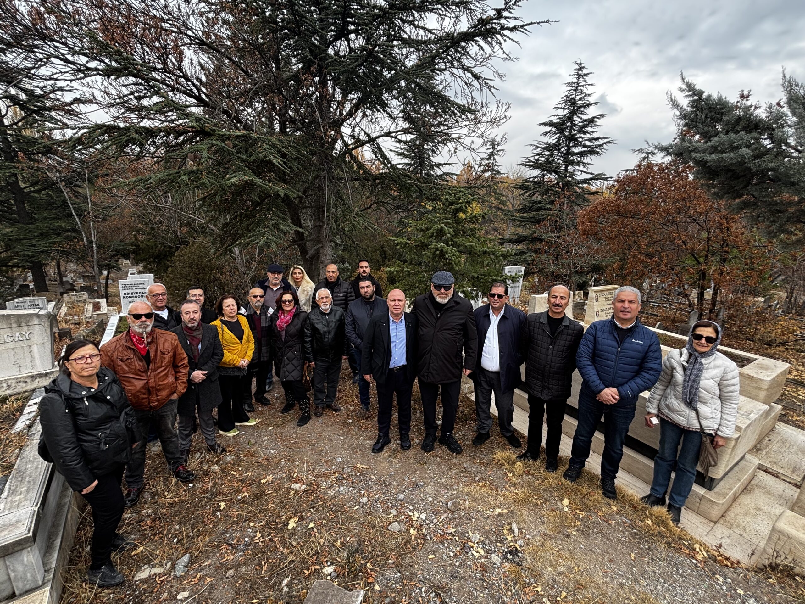 Kurucumuz M. Zekai Komsuoğlu kabri başında anıldı